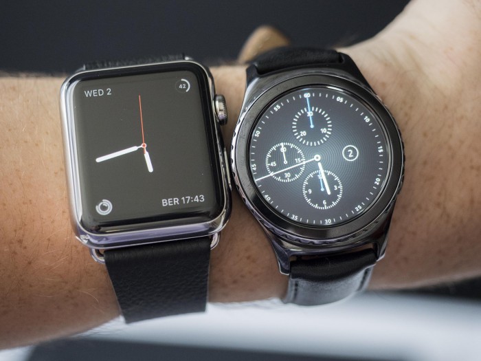 samsung-gear-s-2-vs-apple-watch-wrist