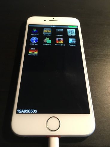 Kép: Az iPhone 6 prototípus szoftverének képernyője 9 ikonnal, ami jelentősen eltér az iOS megjelenésétől.