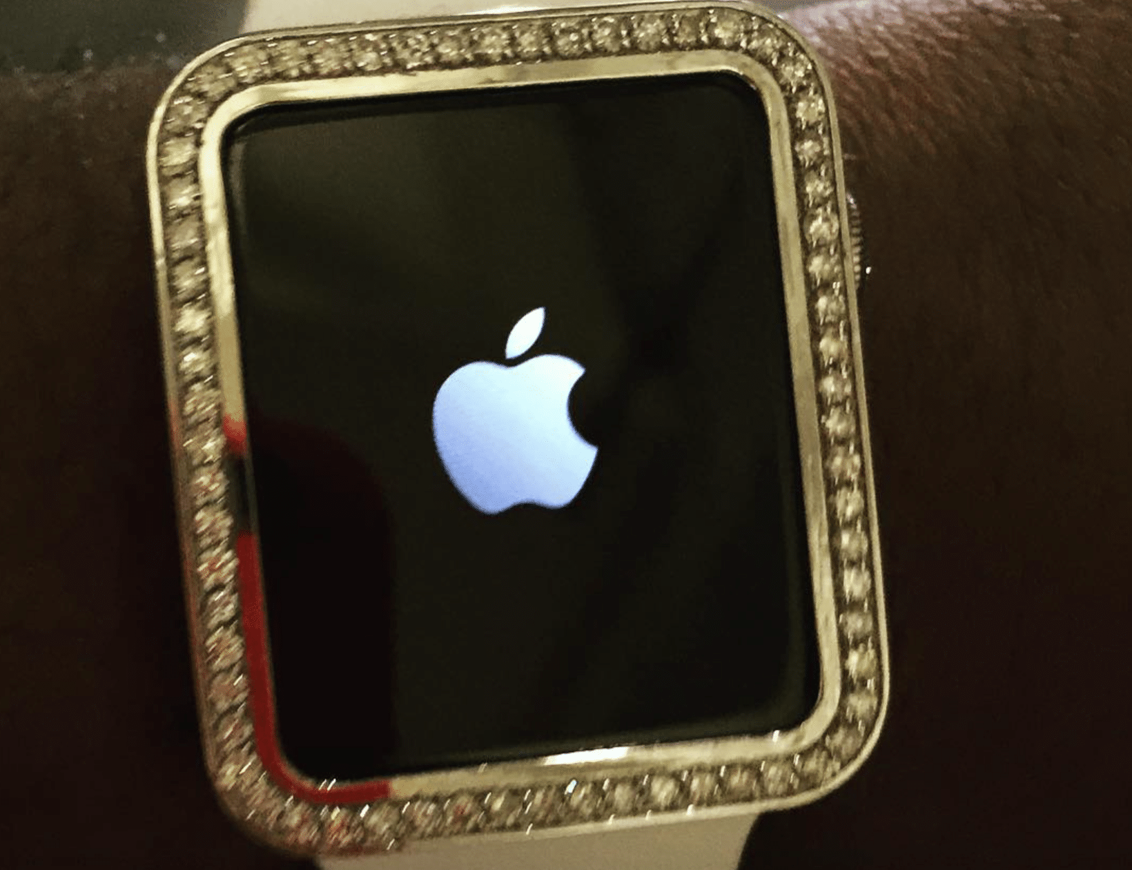 Отвязать apple iwatch от айфона. Iced out Apple IWATCH. Apple watch Diamond. Apple IWATCH 7 VIP Gold Diamond. Эпл Даймонд изделия.