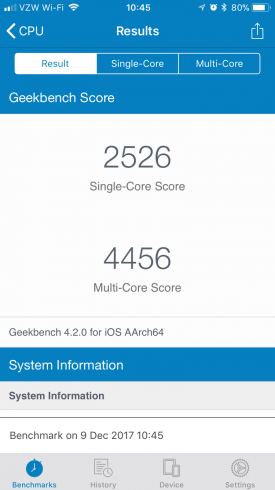 Geekbench teszt eredménye akkucsere után: 2526 single-core, 4456 multi-core értékkel.