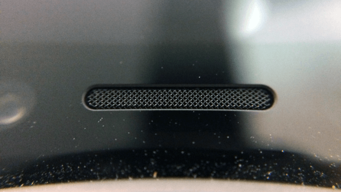 Makró fotó – egy iPhone X teljesen tiszta hangszórórácsa