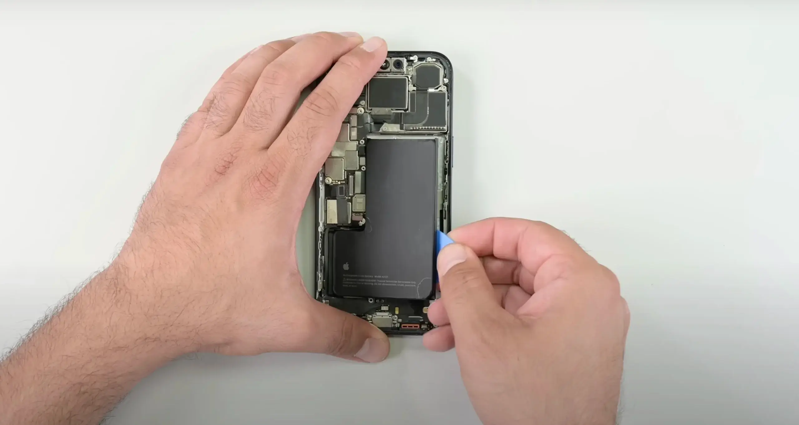 Beépített akkumulátor ciklusszámláló iPhone 15-től – és Battery Stats parancs a régebbi készülékekre