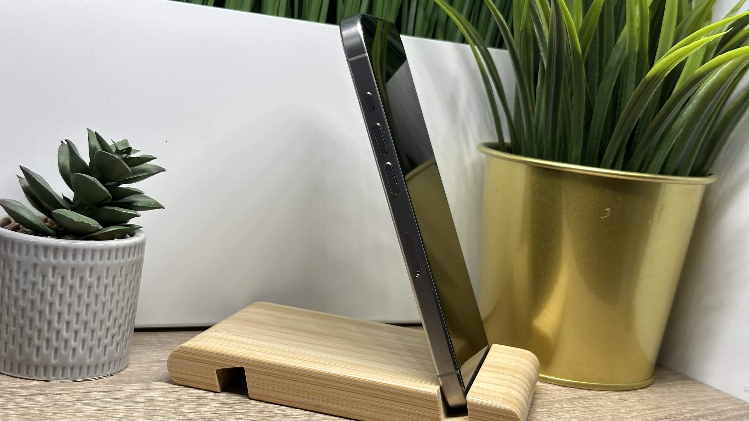 iPhone 15 Pro 256GB Naturál Titán - (használt, hibátlan állapot) - Image 4