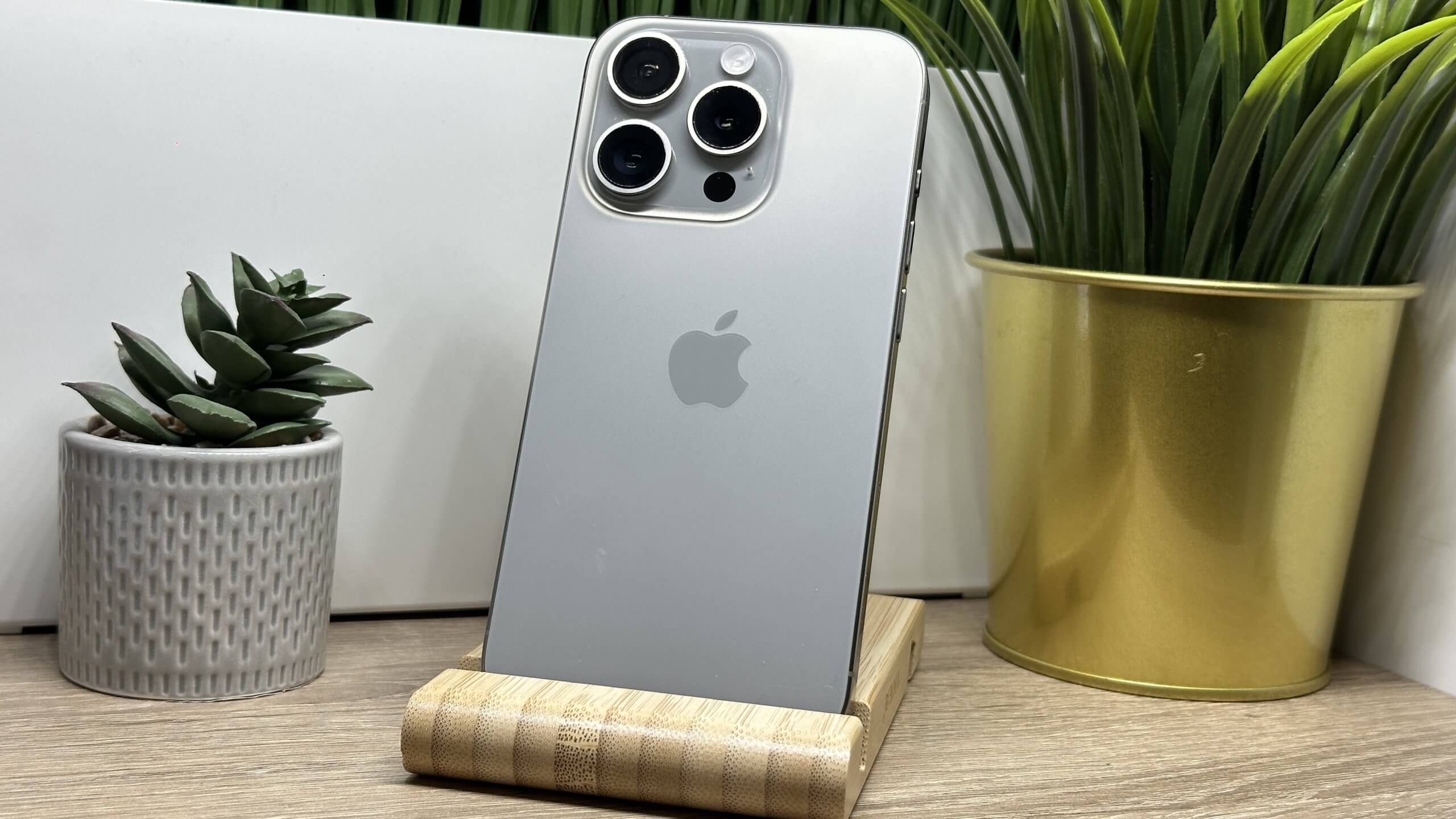 iPhone 15 Pro 256GB Naturál Titán - (használt, hibátlan állapot)