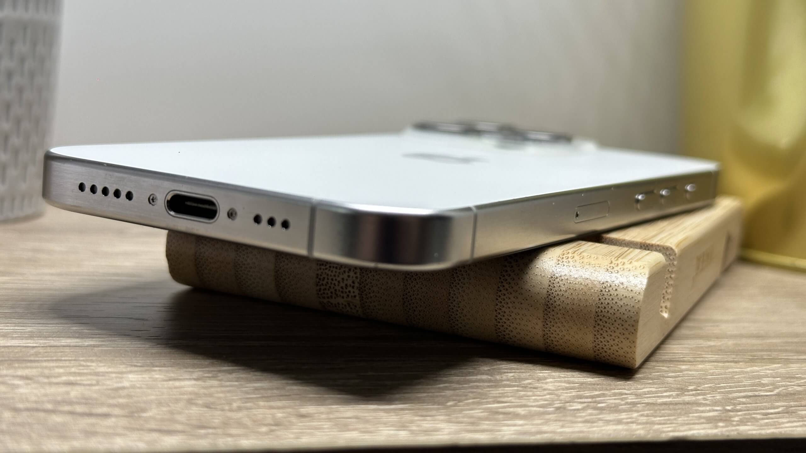 iPhone 15 Pro 256GB Fehér Titán - (használt, hibátlan állapot) - Image 11