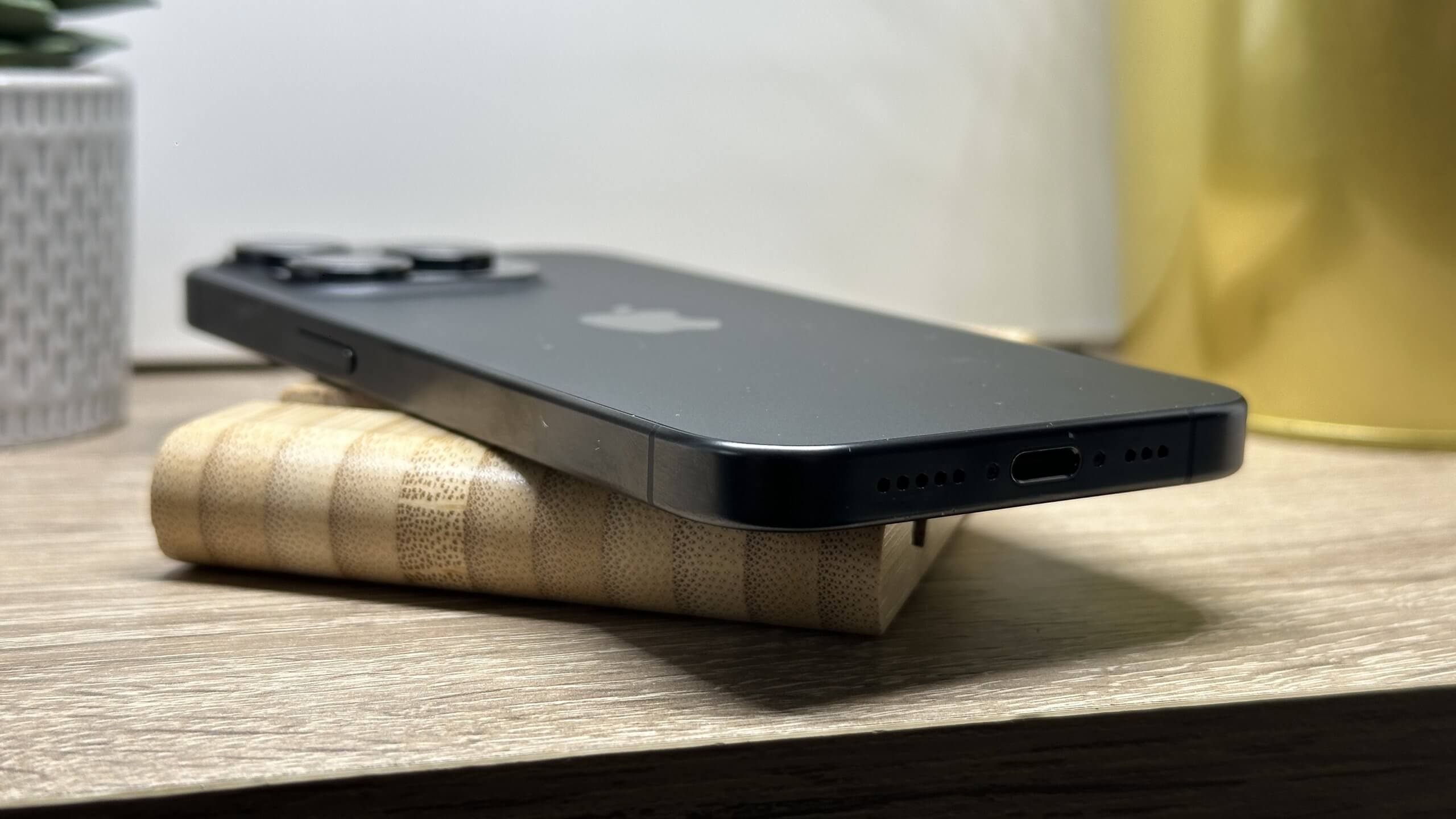 iPhone 15 Pro 256GB Fekete Titán - (használt, hibátlan állapot) - Image 9