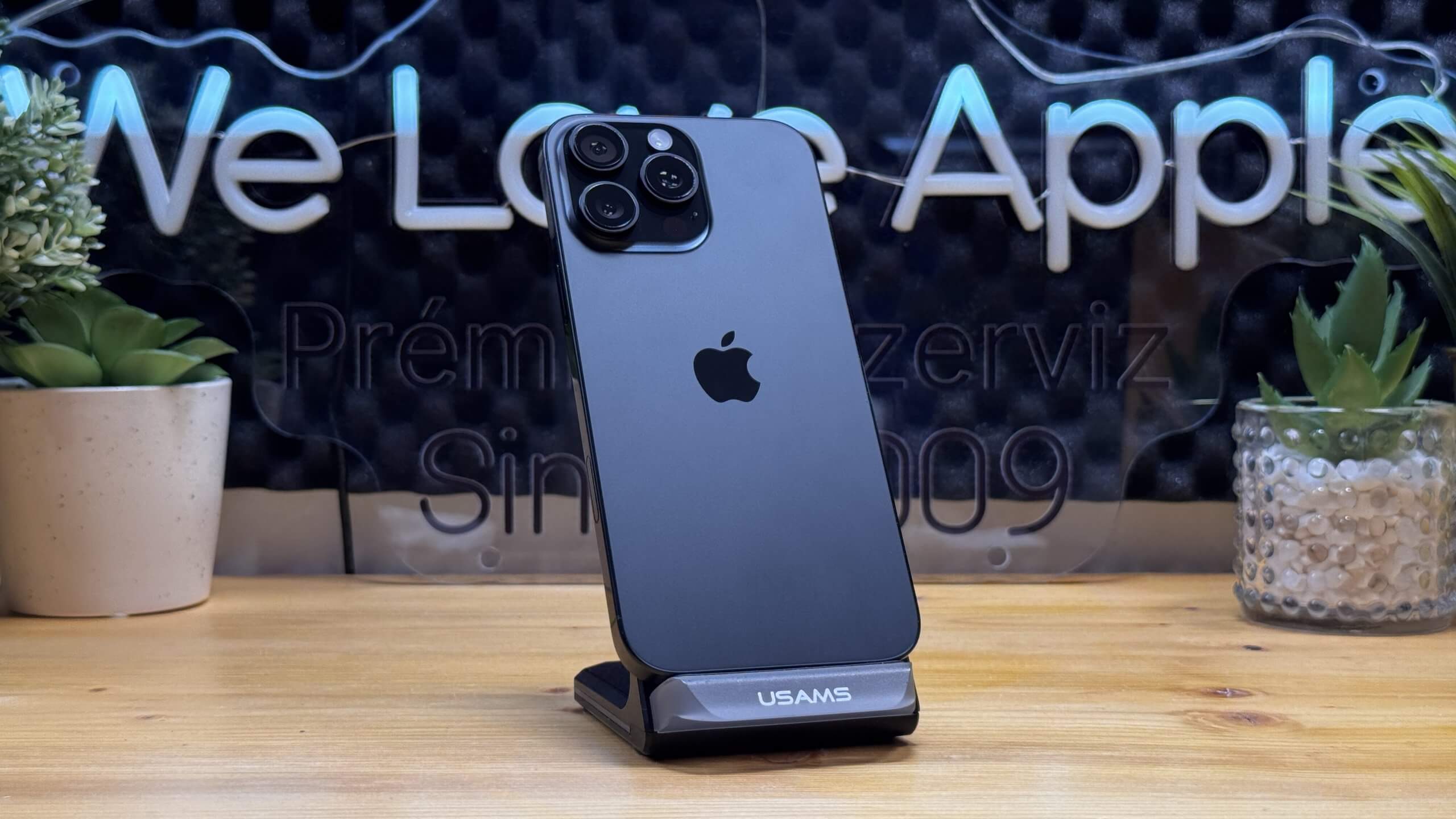 iPhone 16 Pro Max 256GB Fekete Titán - (használt, hibátlan állapot)