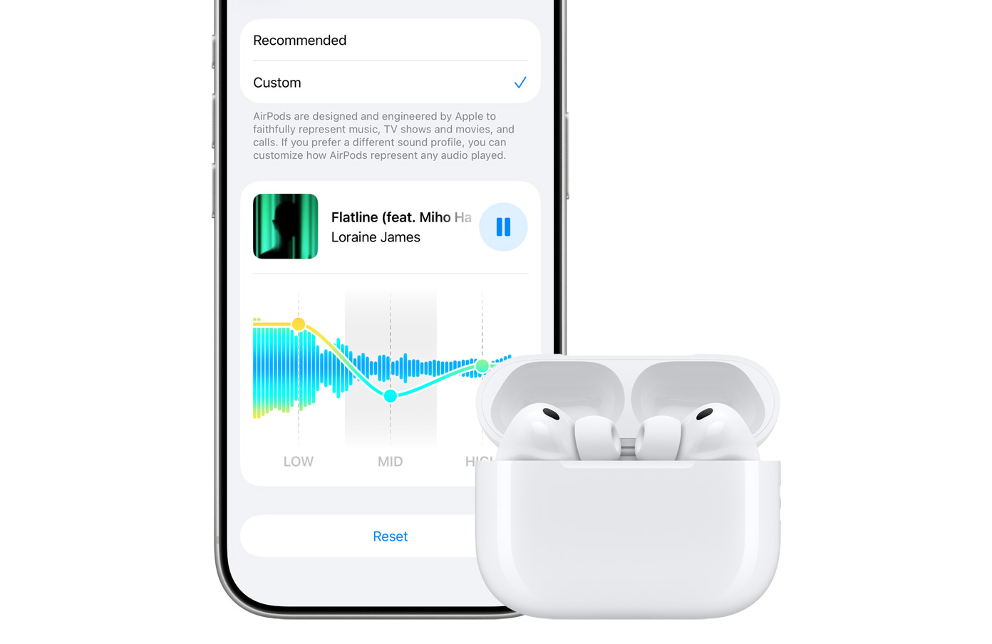Az iPhone 17 Pro ezüst színben látható, előlapi kijelzőjén az AirPods egyedi hangbeállításai jelennek meg, a mély, közép és magas frekvenciatartományok szabályozásával.
