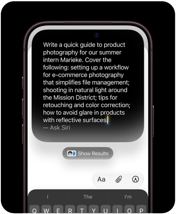 iPhone-képernyő, amelyen egy részletes, begépelt kérés látható a Siri segítségével történő szövegíráshoz.