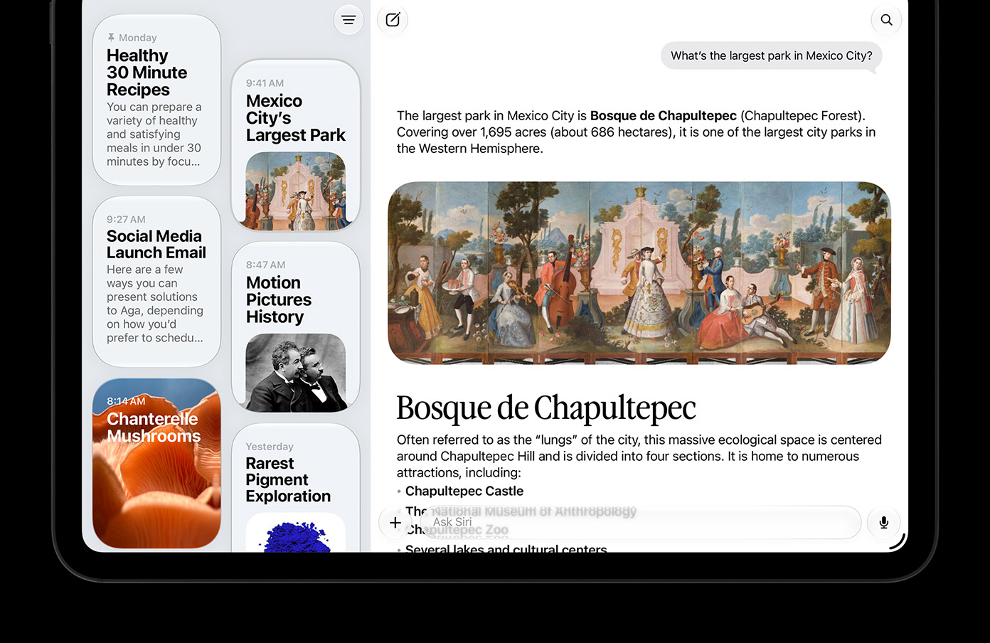 iPad Pro 11, asztrofekete, a kijelzőn a Siri alkalmazás látható egy aktív Siri AI-beszélgetéssel, az oldalsávban pedig a korábbi beszélgetések jelennek meg.